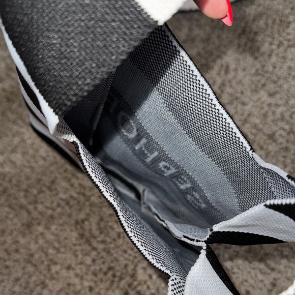 Sephora Monochrome Striped Tote - Picture 3 of 3